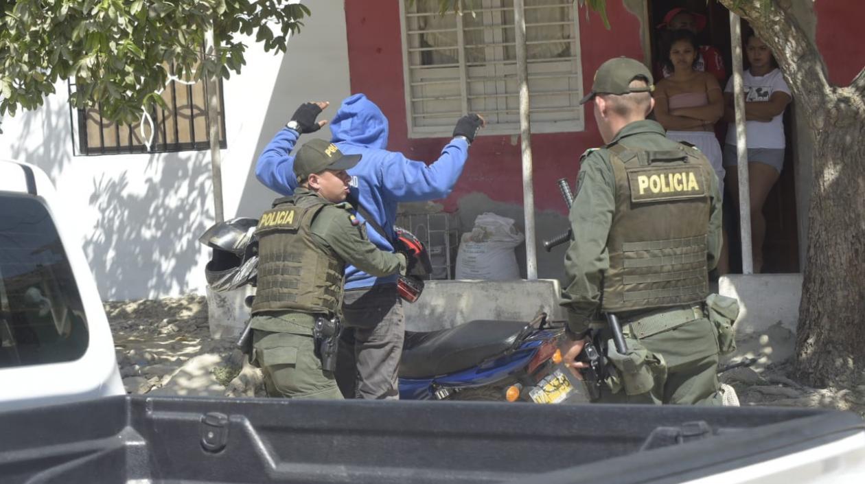 Requisas de la Policía en el barrio San Vicente.