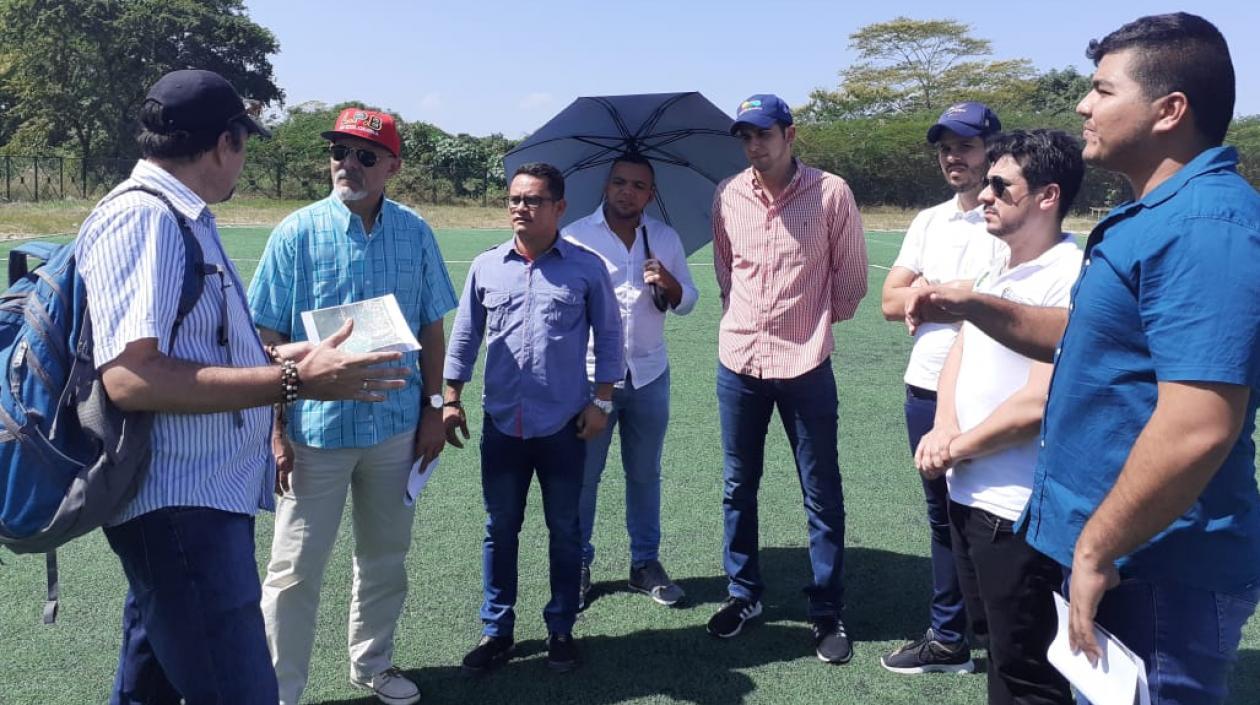 Armando Segovia, director de Indeportes; Katherine Pazos, alcaldesa Usiacurí y Jorge De la Hoz, coordinador deportes del municipio. 