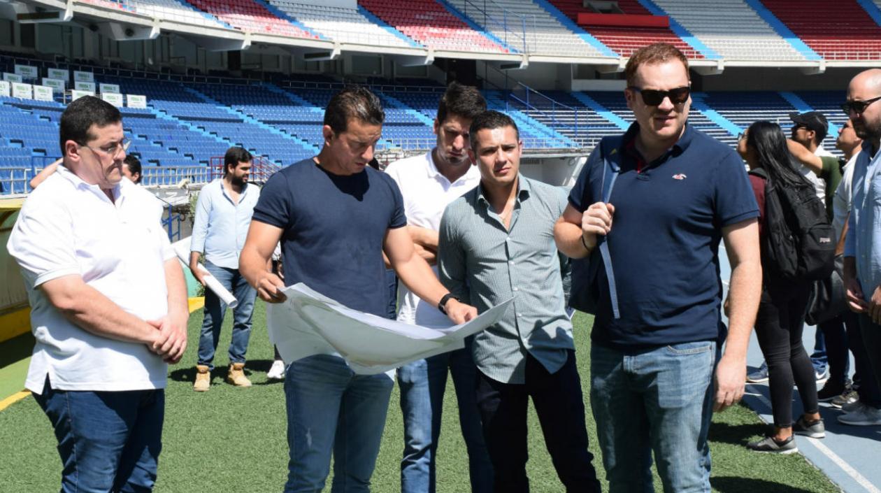 Gabriel Berdugo dialoga con Iván Novella. 