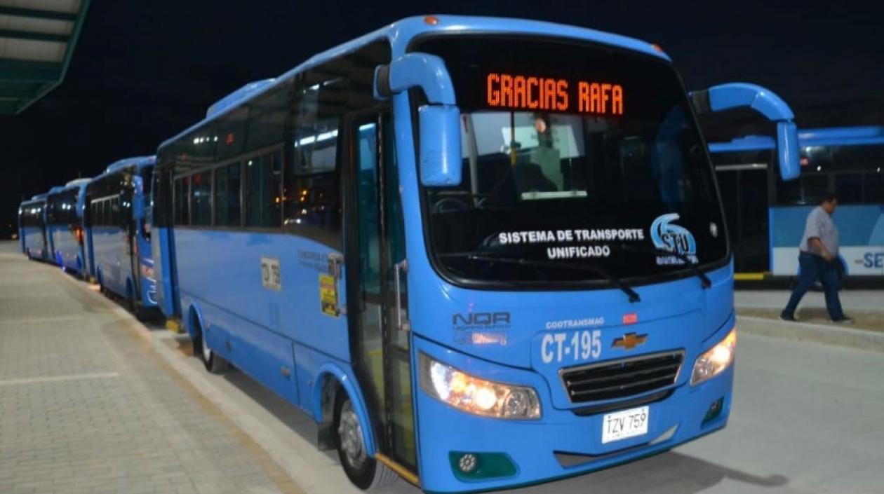 Buses en la terminal de transferencia de Gaira.