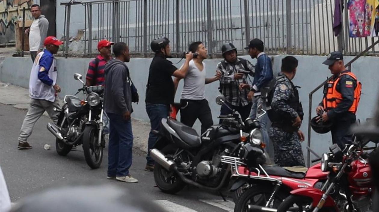 Los hombres armados.