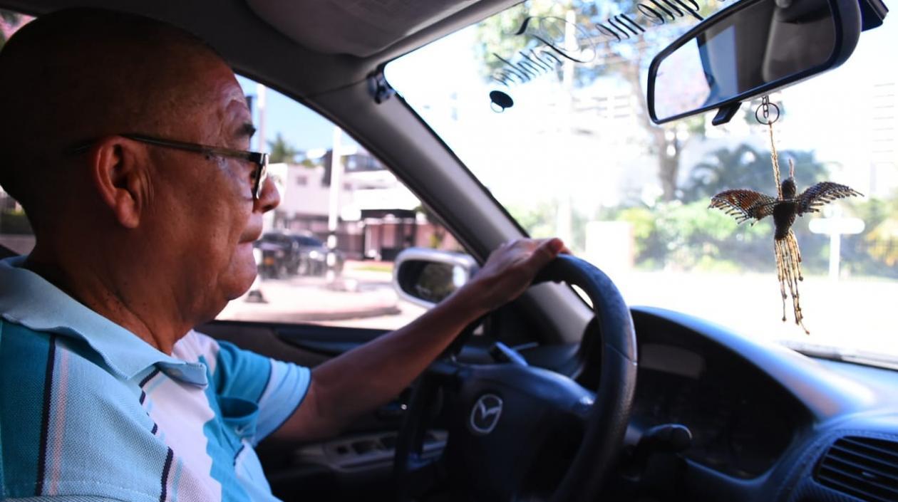 Héctor Santos, conductor de Uber