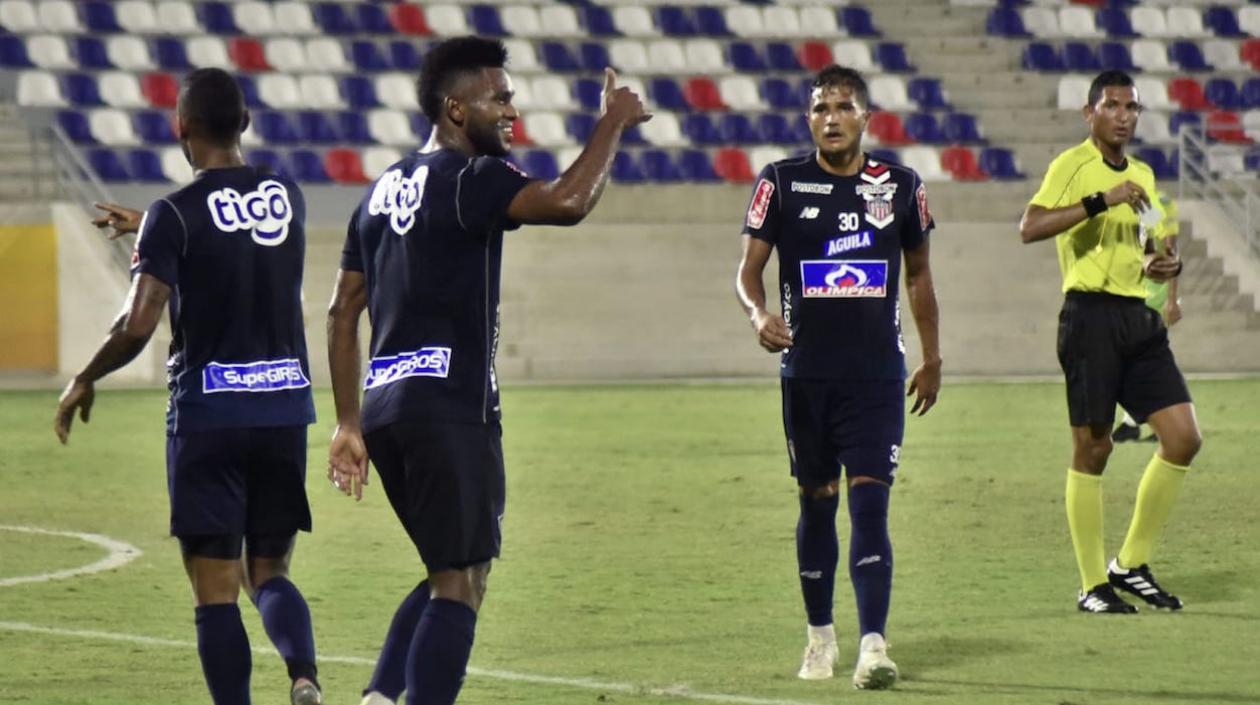 Miguel Ángel Borja, celebrando su primer gol de la noche.