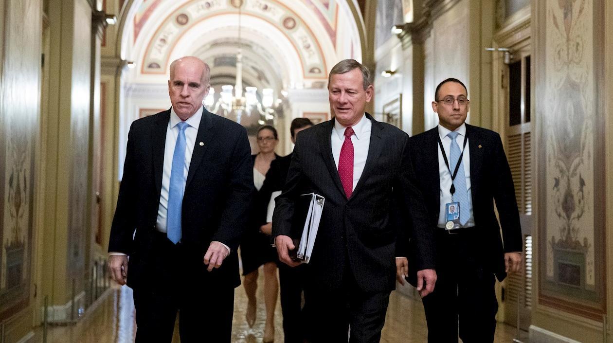 Dos de los siete legisladores.