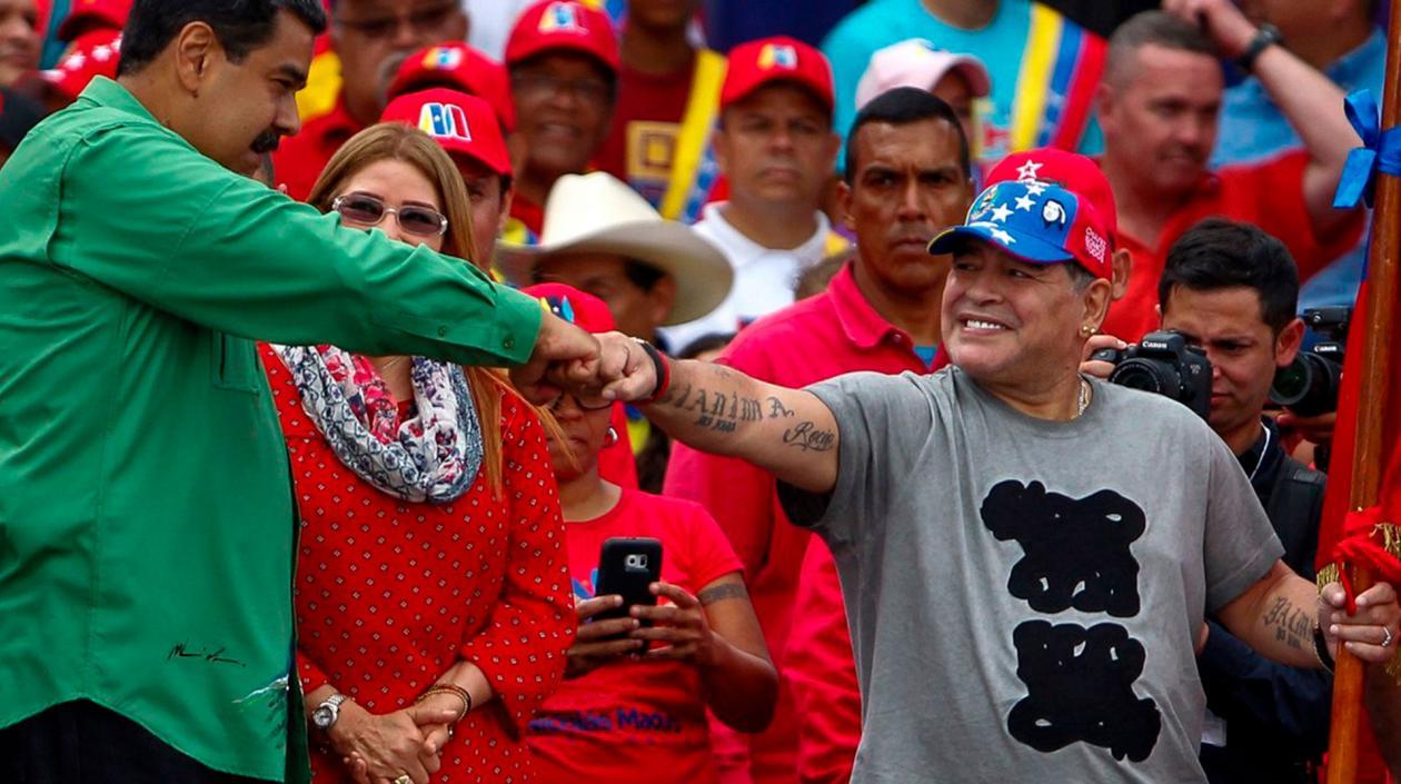 Nicolás Maduro y Diego Maradona. 