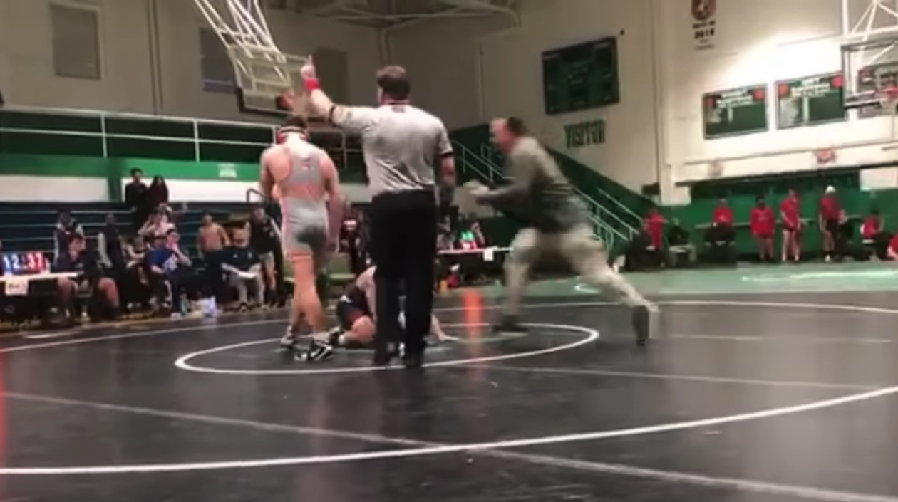 Momento de la embestida.