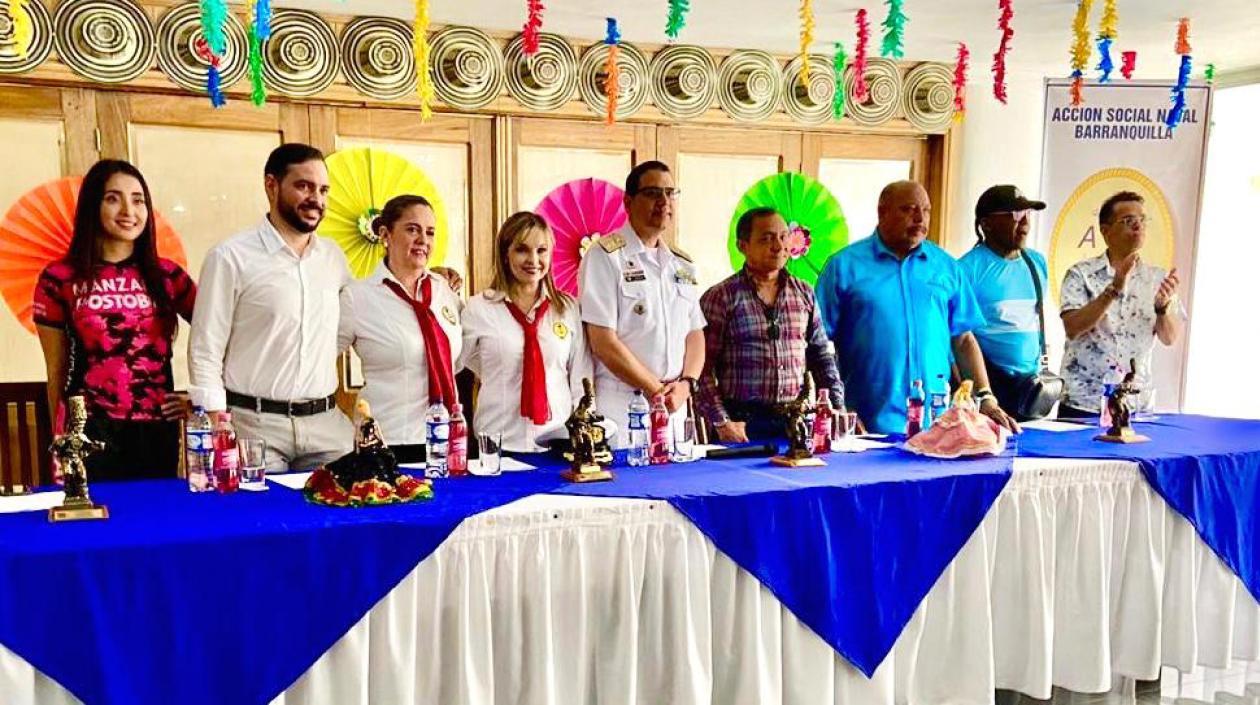 Organizadores y artistas durante la presentación del evento.