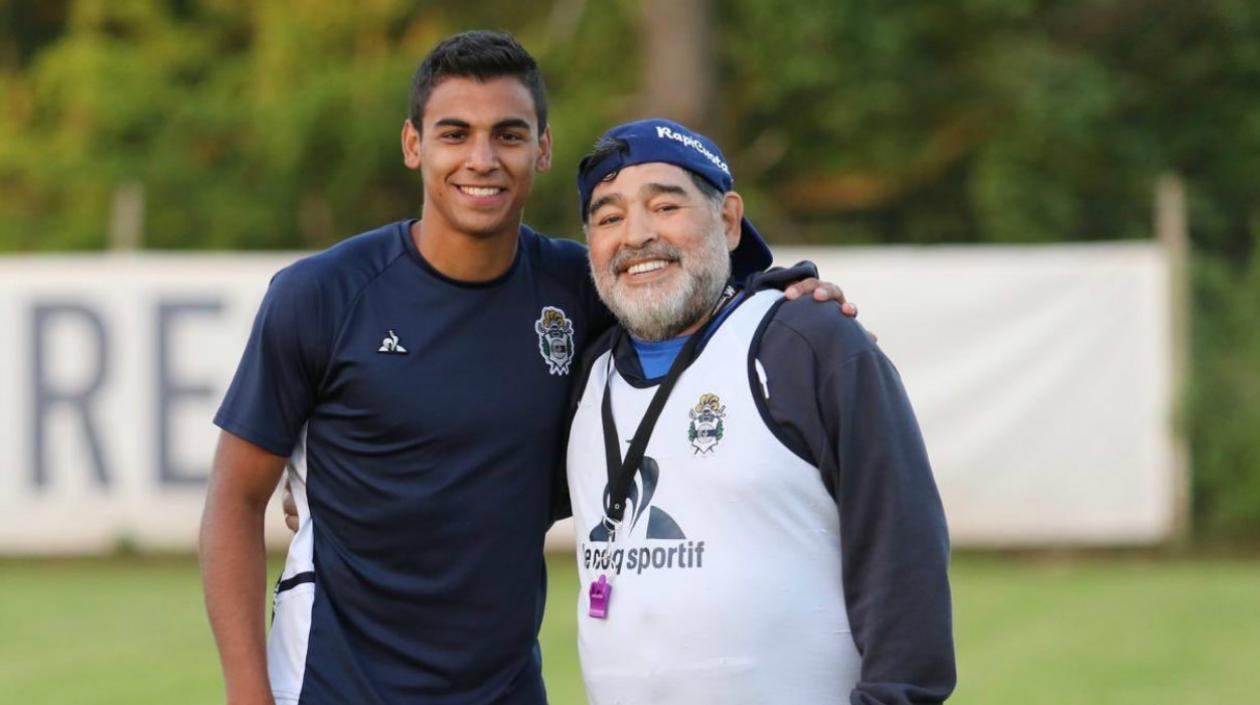 Lucas Serna en fotografía con Diego Maradona. 