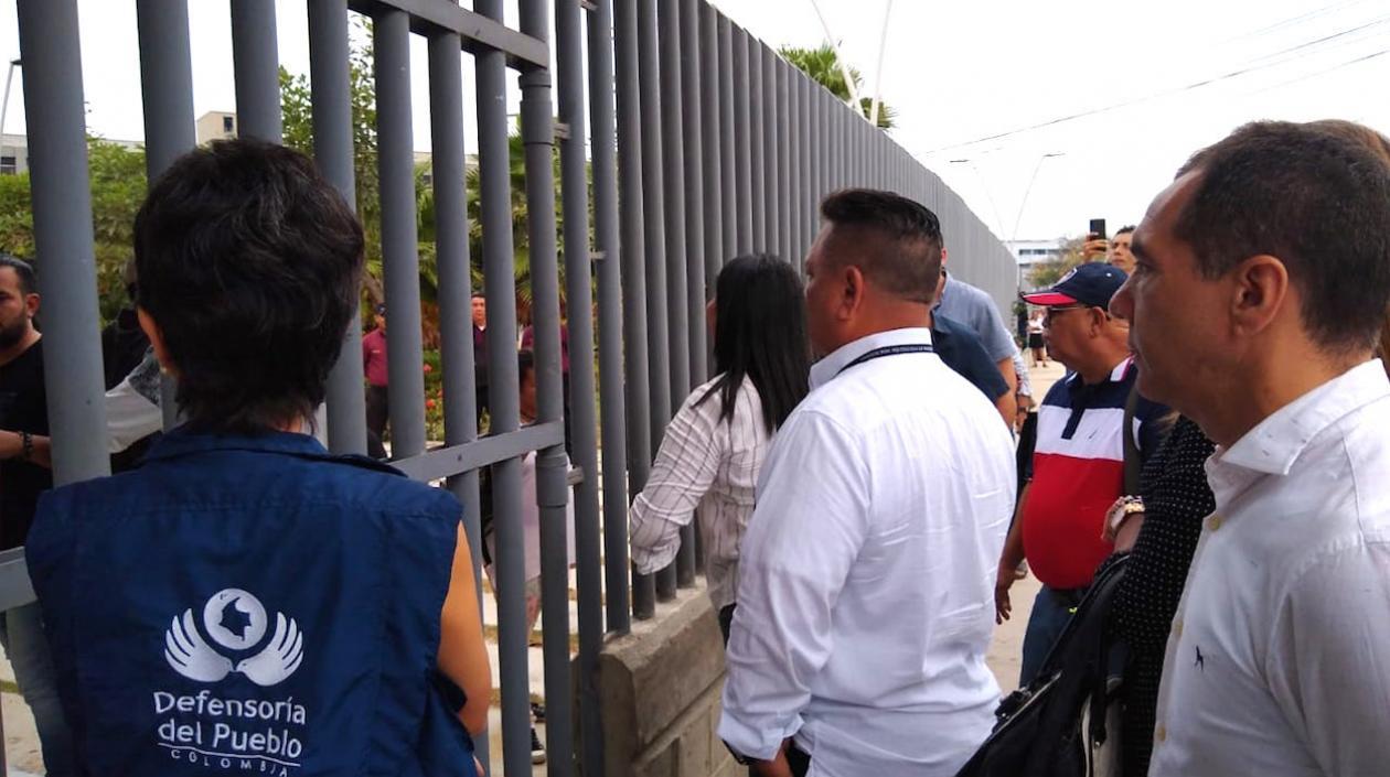 Un minoritario grupo de tomistas insiste en bloquear el reinicio de actividades, impidiendo el acceso a la Universidad.