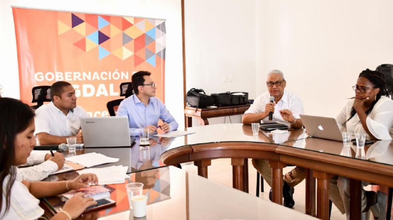 Gobernador Carlos Caicedo en el seguimiento al PAE.