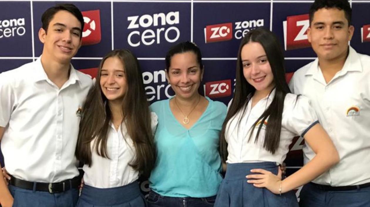 Joaquín Sierra, Luisa Medina, docente Carolina Diagranados, Lina Mendoza y Diego Castillo.