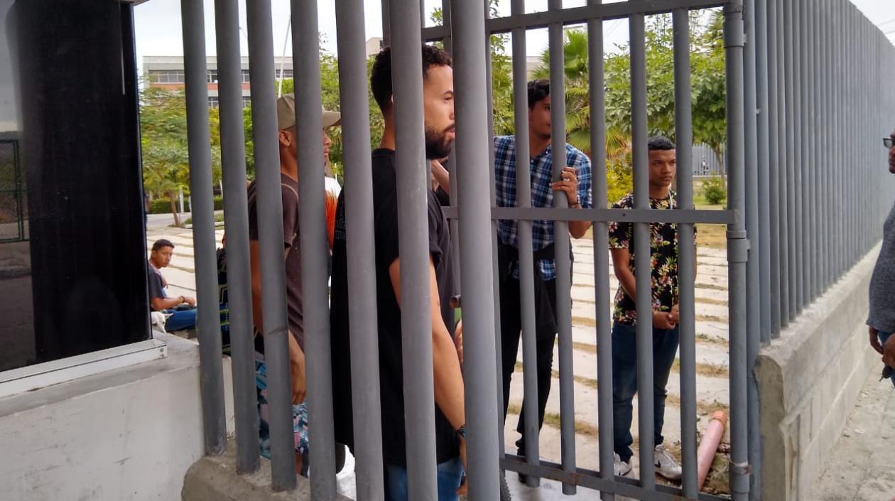 Los tomistas en unas de las entradas de UniAtlántico.