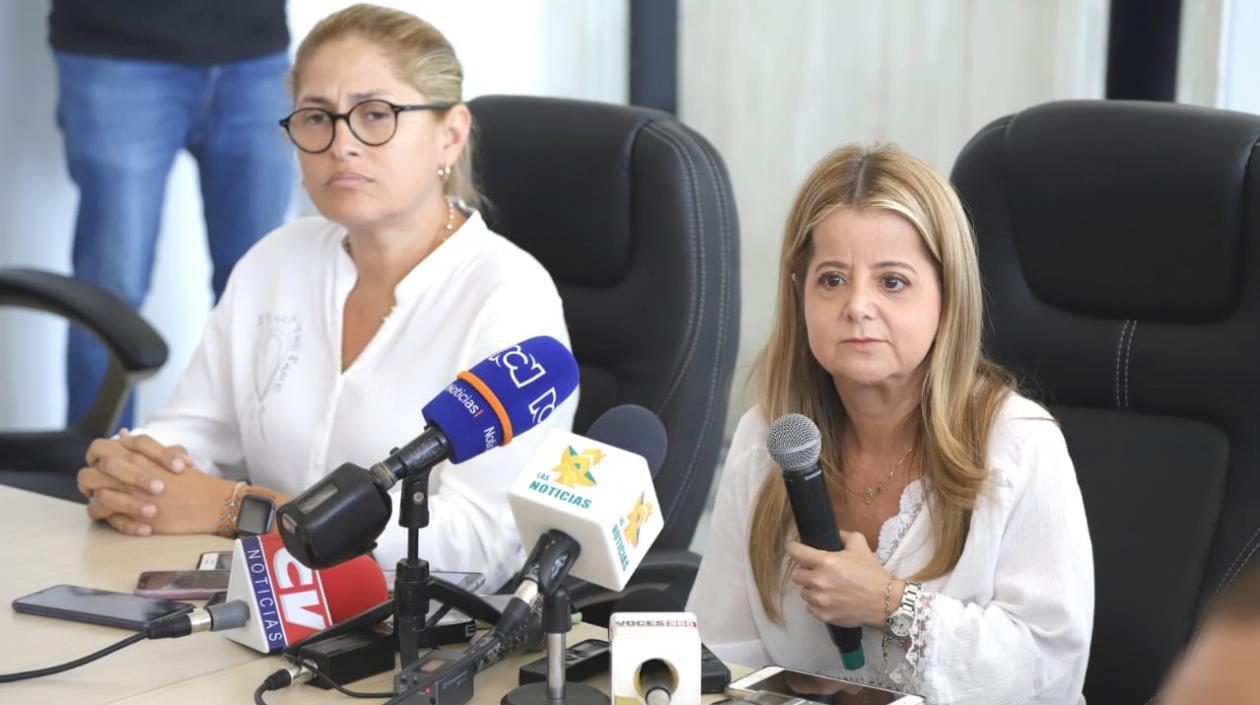 La secretaria de Salud, Alma Solano y la Gobernadora Elsa Noguera.