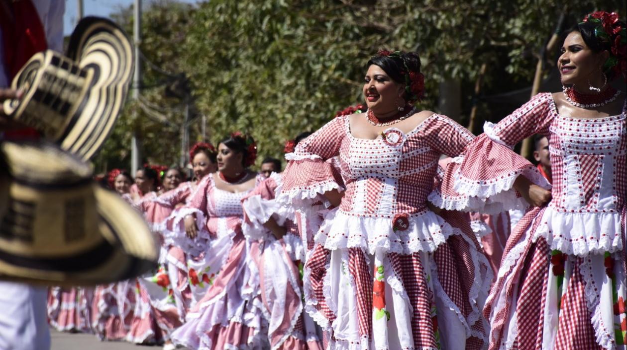 Cumbiamberas durante desfile del Carnaval de Barranquilla.