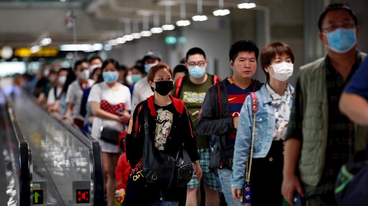 Ciudadanos chinos en aeropuertos.