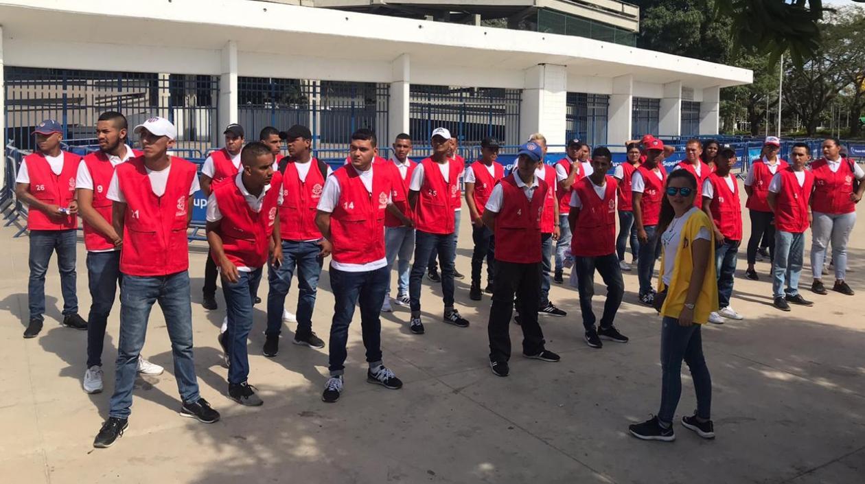 Los promotores logísticos en orden público ayer iniciaron sus labores en el Estadio Metropolitano. 