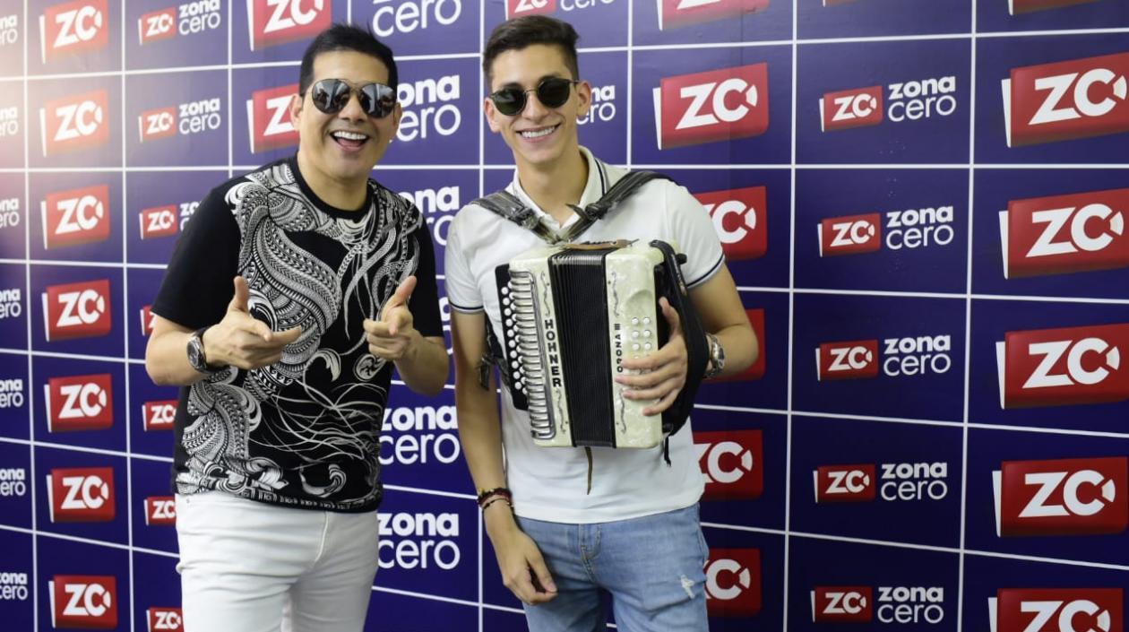 El cantante vallenato Peter Manjarrés y Dani Maestre.