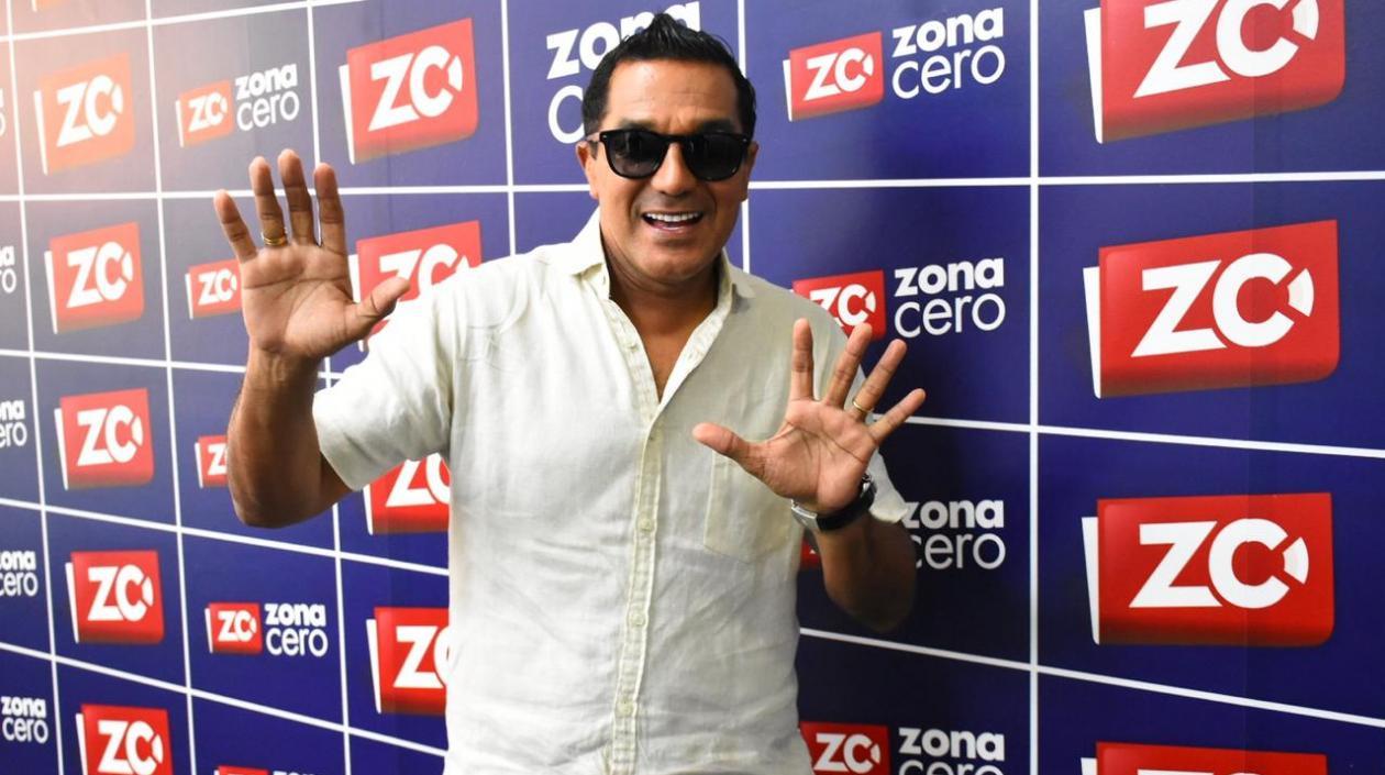 El cantante Checo Acosta.