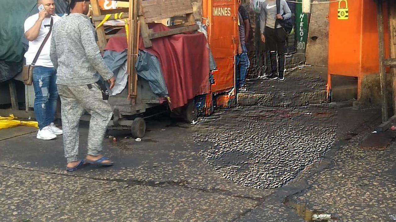 En este lugar cayó muerta la mujer de 36 años tras recibir 6 tiros.