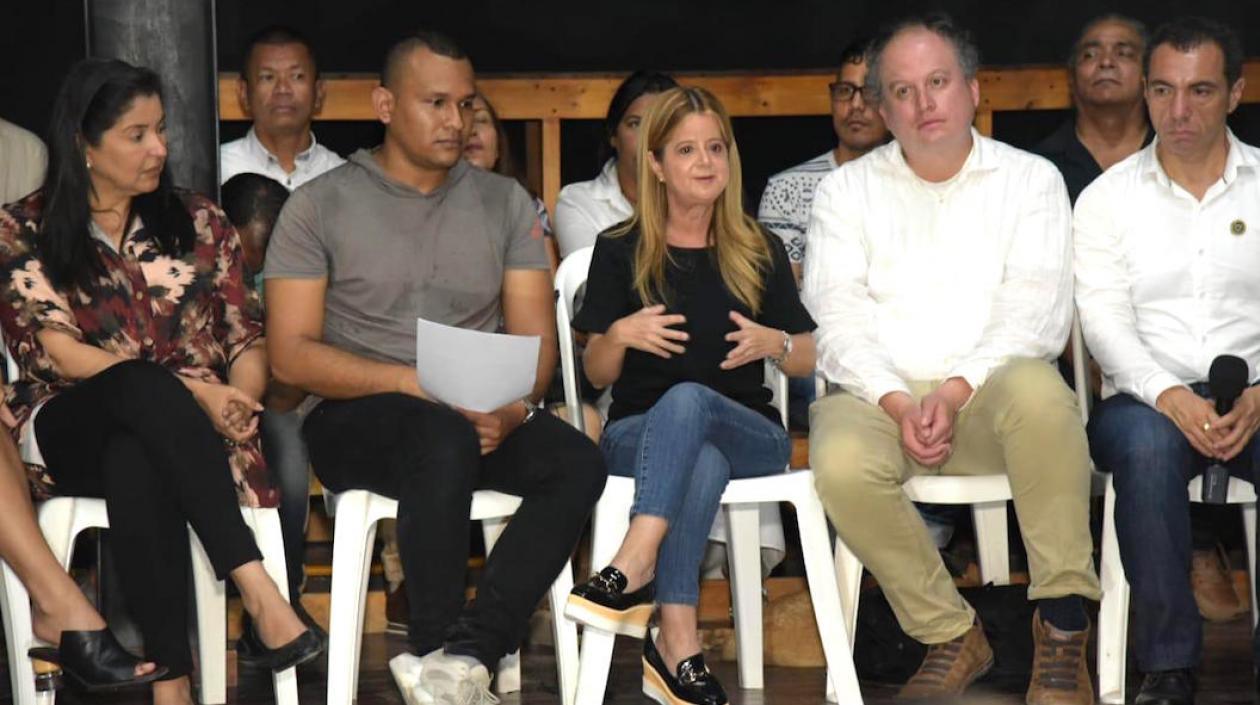 La Gobernadora Elsa Noguera presidiendo el encuentro sobre Bellas Artes.