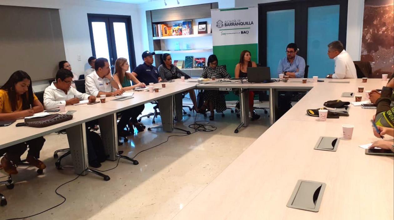 Reunión para coordinar las nuevas medidas de seguridad.