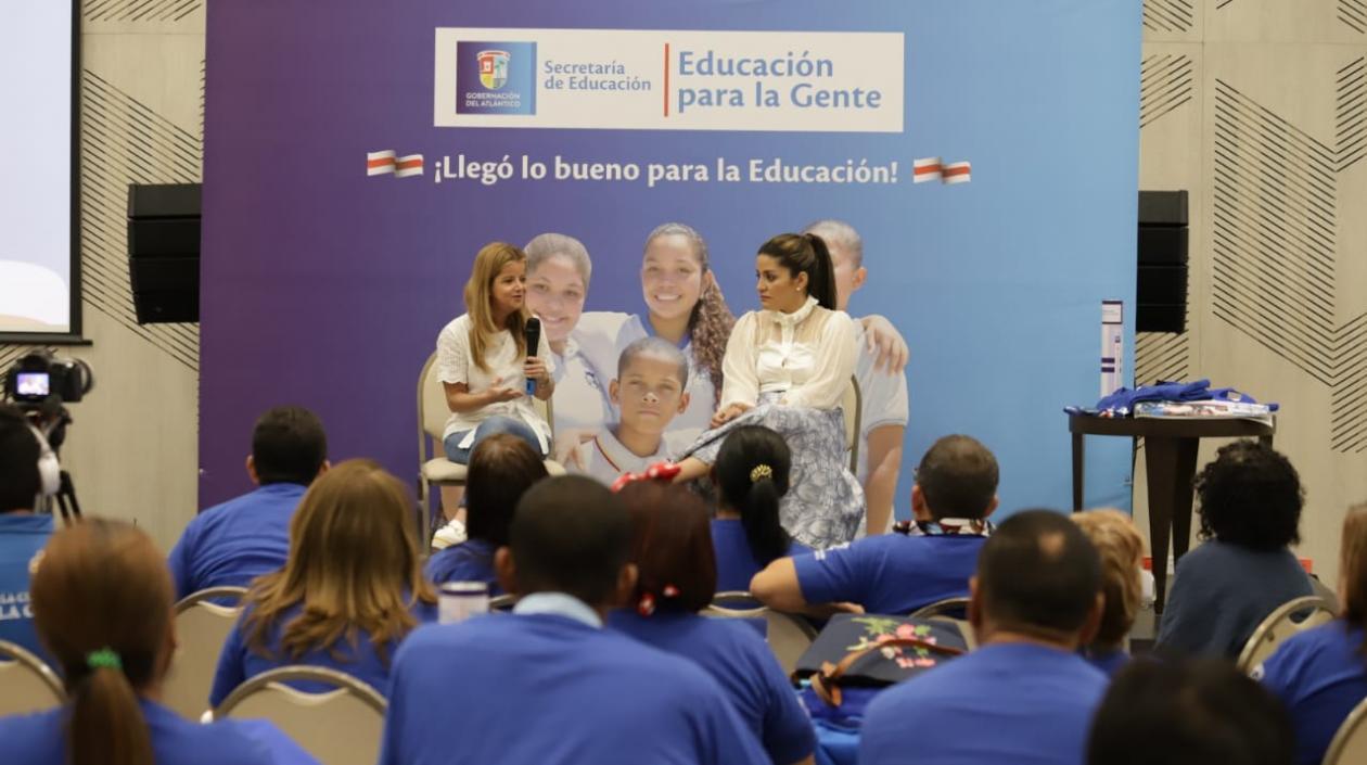 Elsa Noguera, gobernadora del Atlántico, y la secretaria de Educación, Catalina Ucrós.