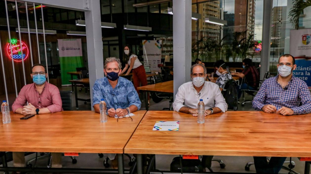 Ricardo Plata, Ómar Téllez, Francisco Posada y Camilo Cepeda Tarud, en el lanzamiento de  ‘INNgeniatón’.
