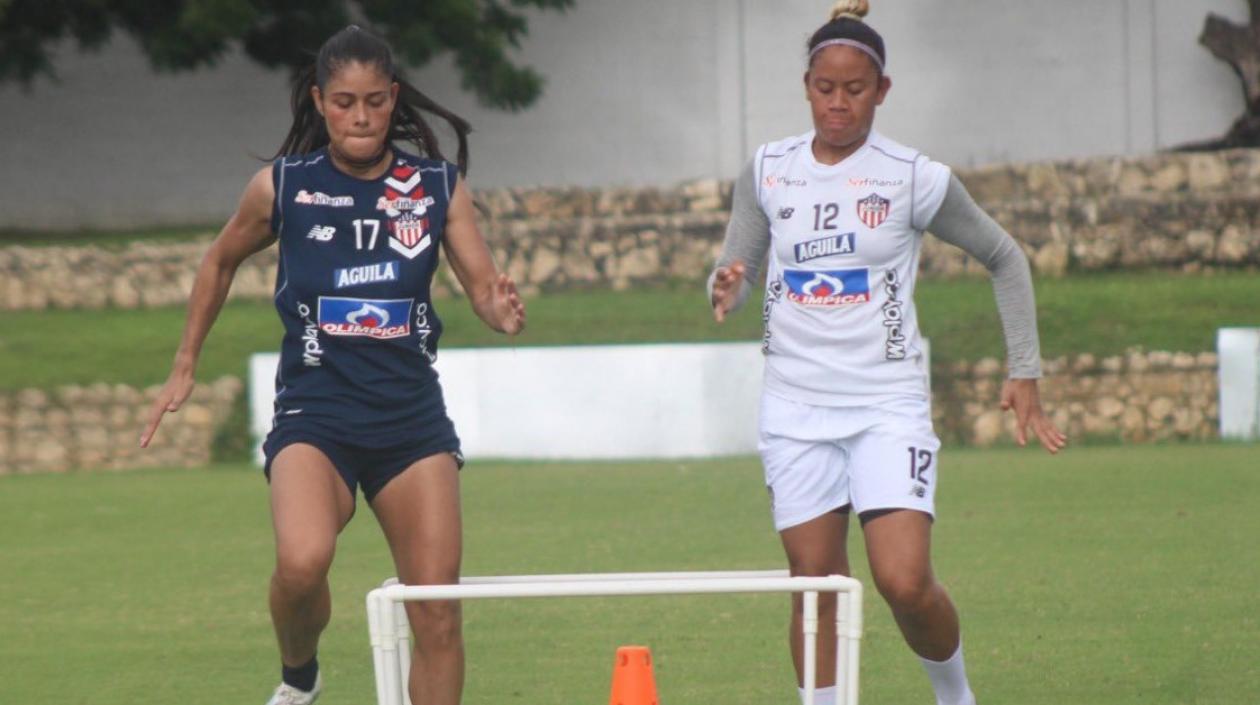 Jugadoras de Junior durante un entrenamiento. 