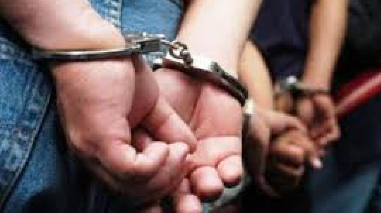 Los presuntos delincuentes fueron capturados por la Policía. 