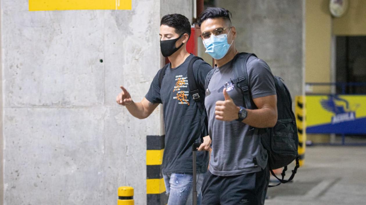 James Rodríguez y Falcao García, a su llegada a Barranquilla.