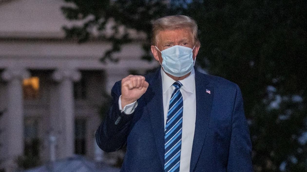 Los síntomas vitales y el examen físico del presidente Trump permanecen estables.