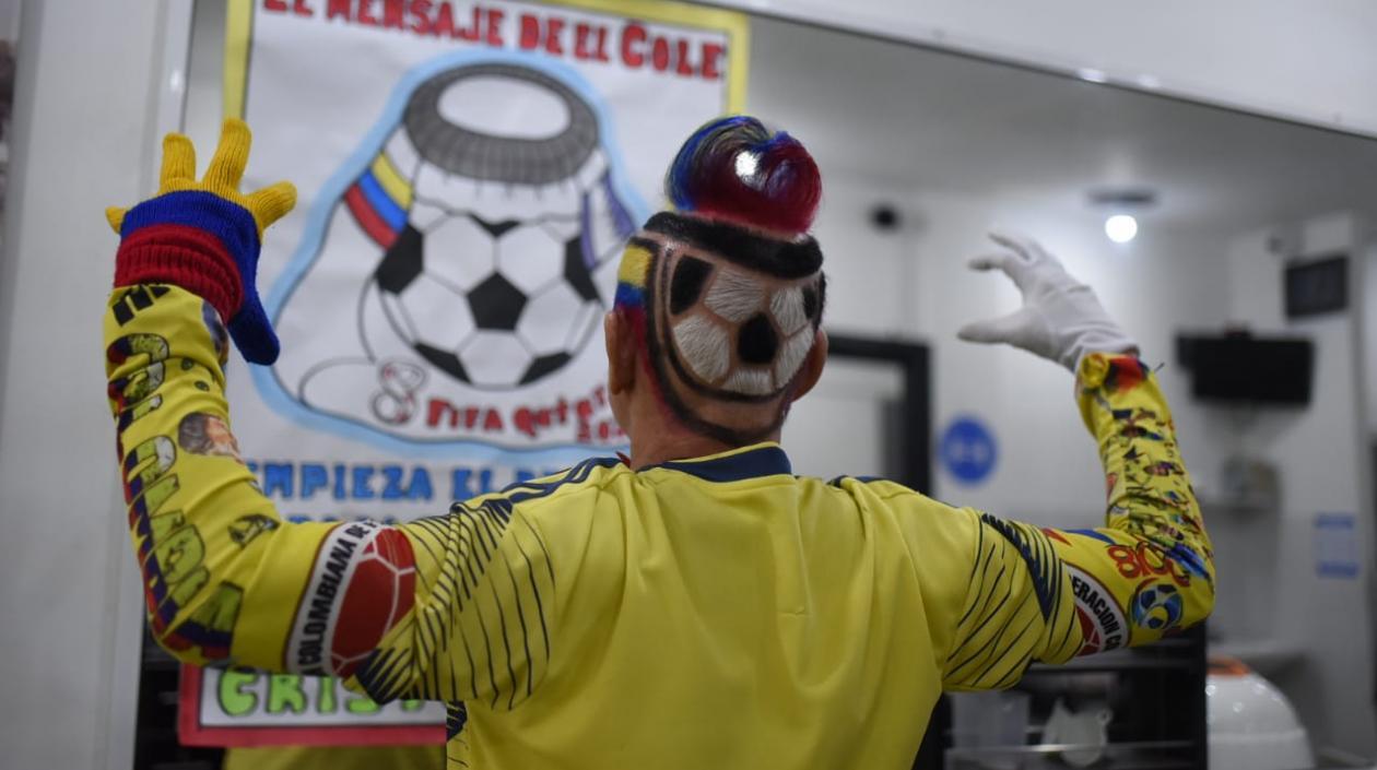 'El Cole' luce su nuevo peinado. 