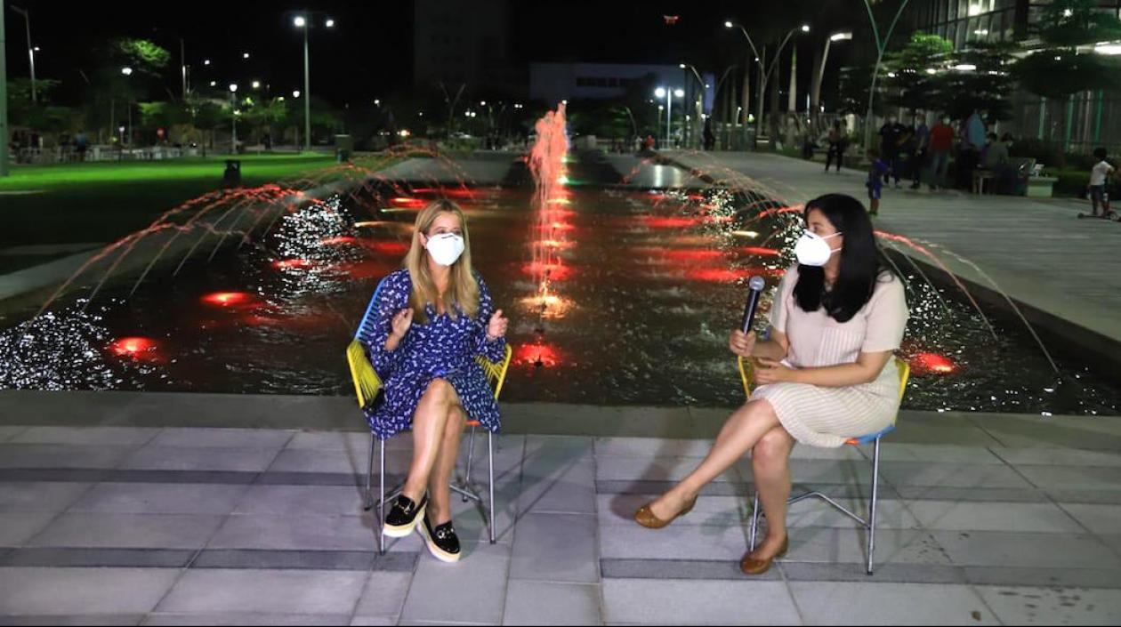 La Gobernadora Elsa Noguera y la Secretaria de Infraestructura Nury Logreira presentando el plan.