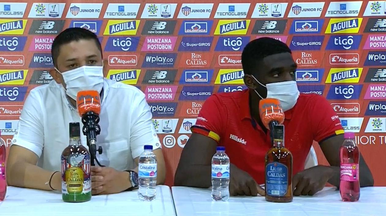 El DT del Deportivo Pasto, Diego Corredor, en la rueda de prensa.