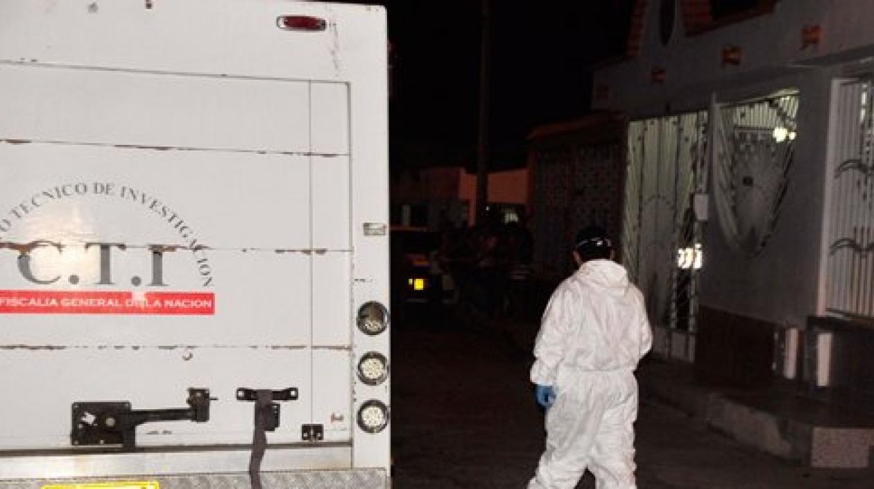 Las autoridades inspeccionaron el lugar de los hechos. 