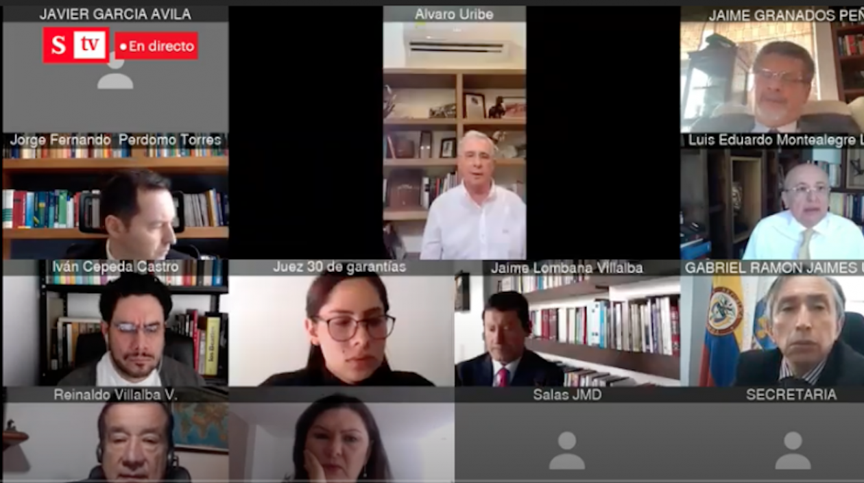 Álvaro Uribe, durante su presentación en la audiencia ante la Juez 30 de Garantías.