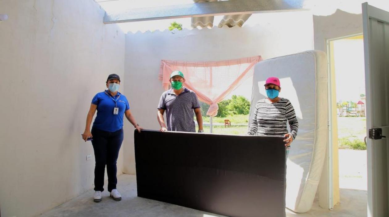 Entrega de ayudas a afectados por emergencia invernal.