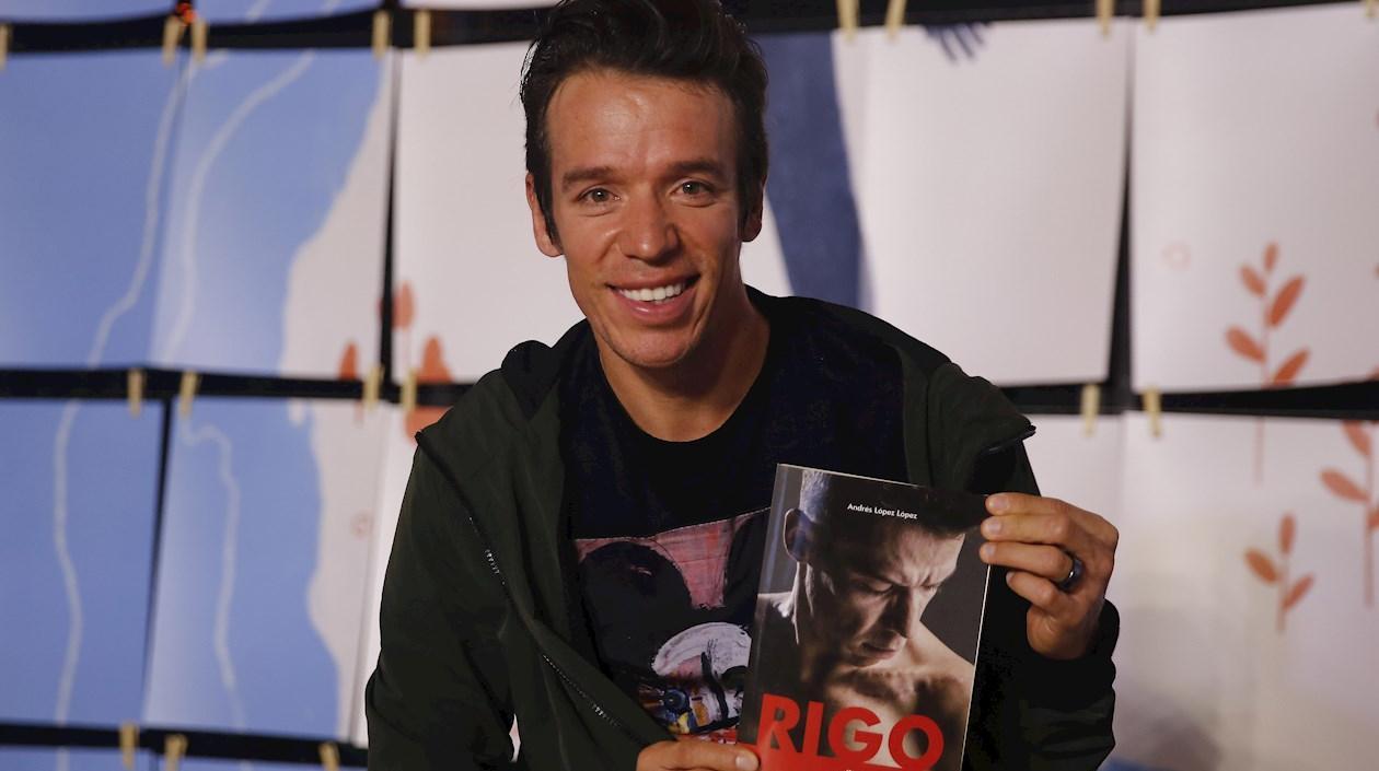 Rigoberto Urán presenta su libro. 