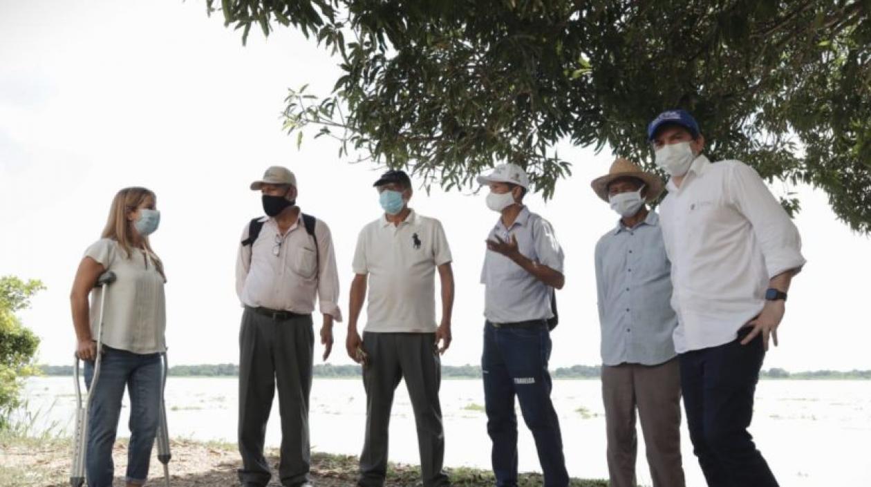 Gobernadora en una visita a San Pedrito.