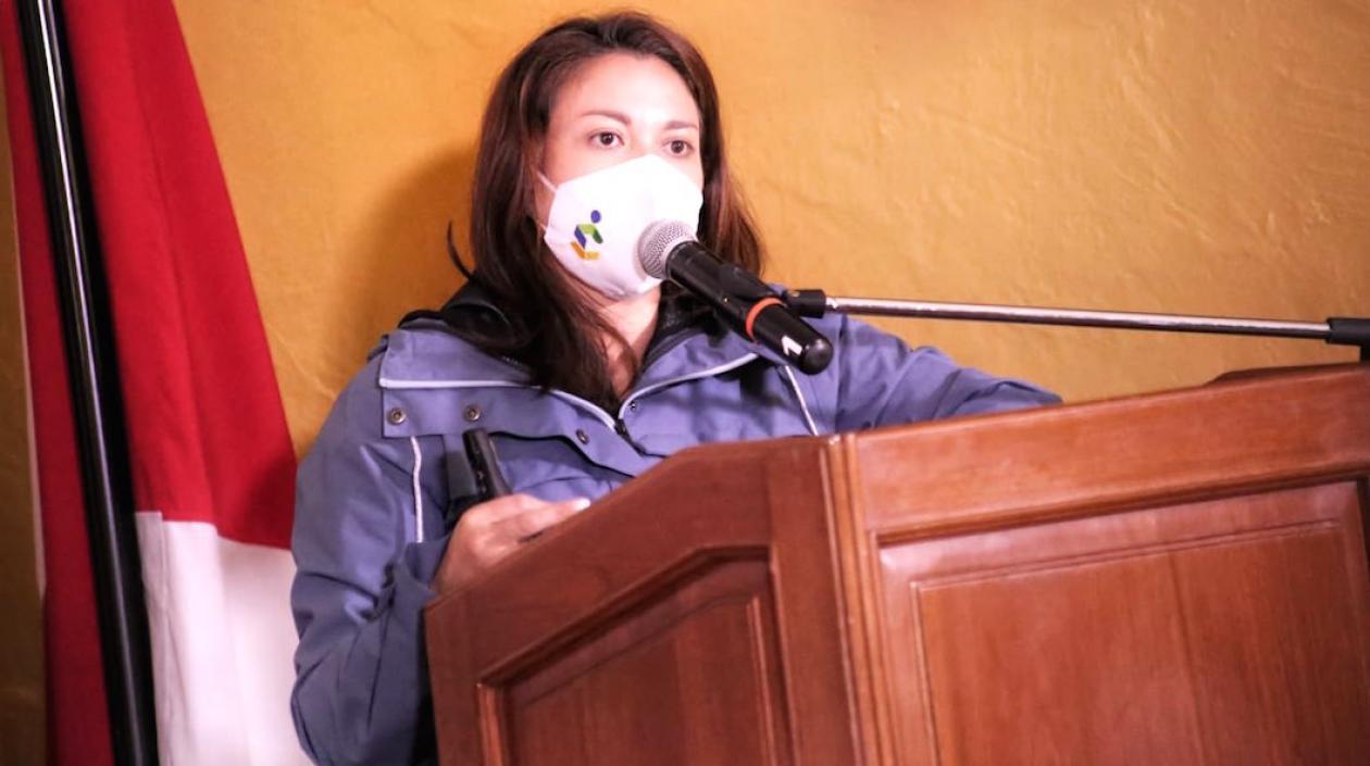 Natasha Avendaño García, Superintendente de Servicios Públicos.