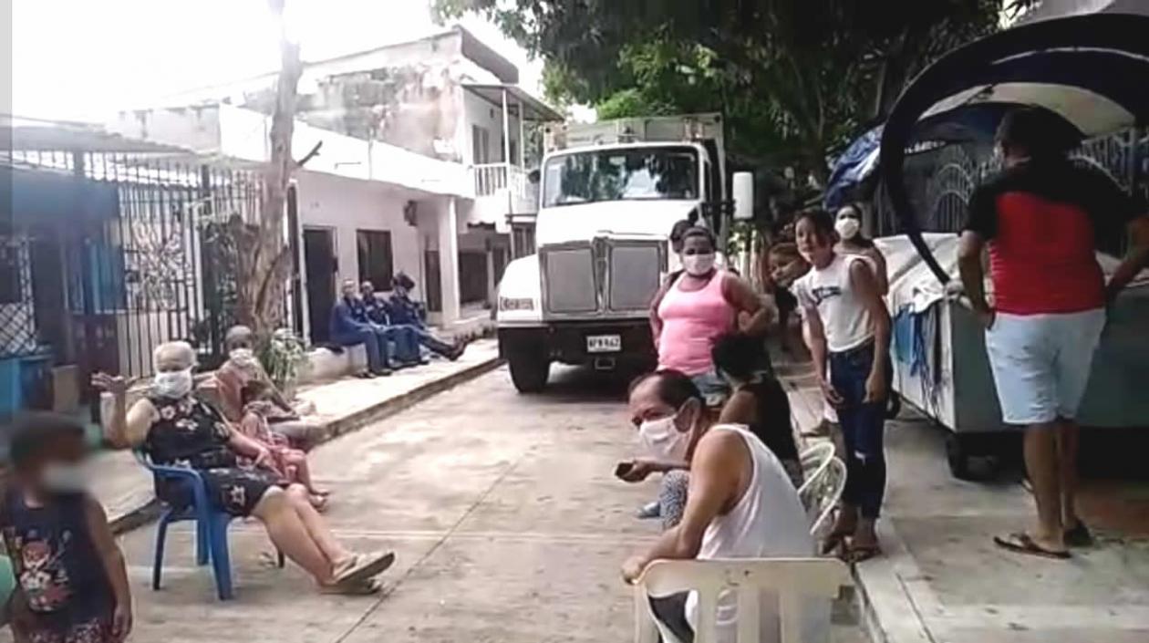 Camión retenido por la comunidad. 