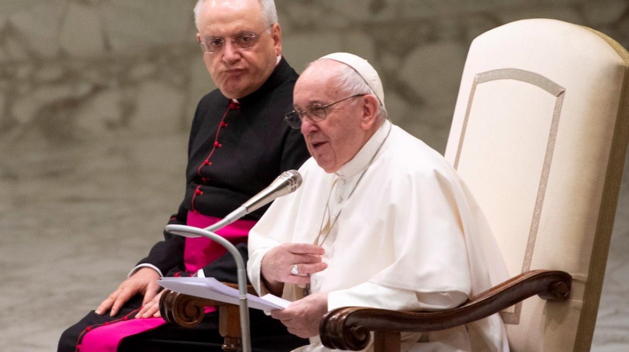 Papa Francisco no usó tapabocas.