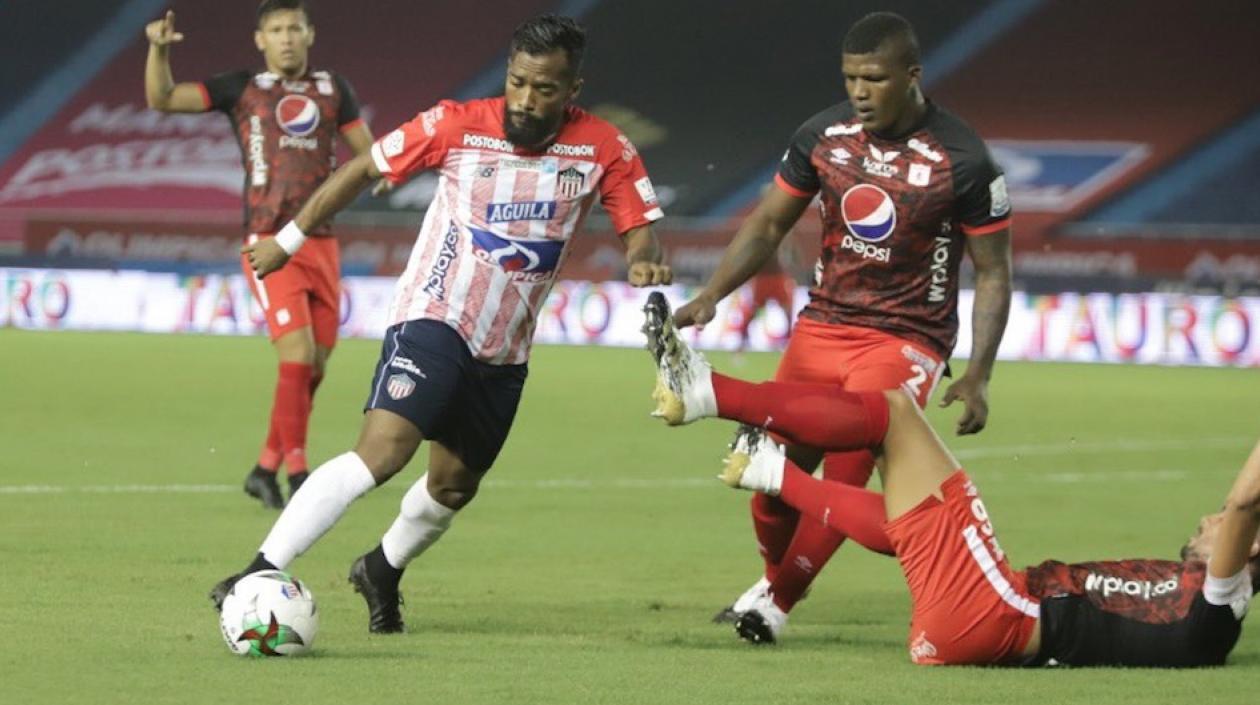 Luis 'Cariaco' González superando la marca del capitán americano Juan Segovia.