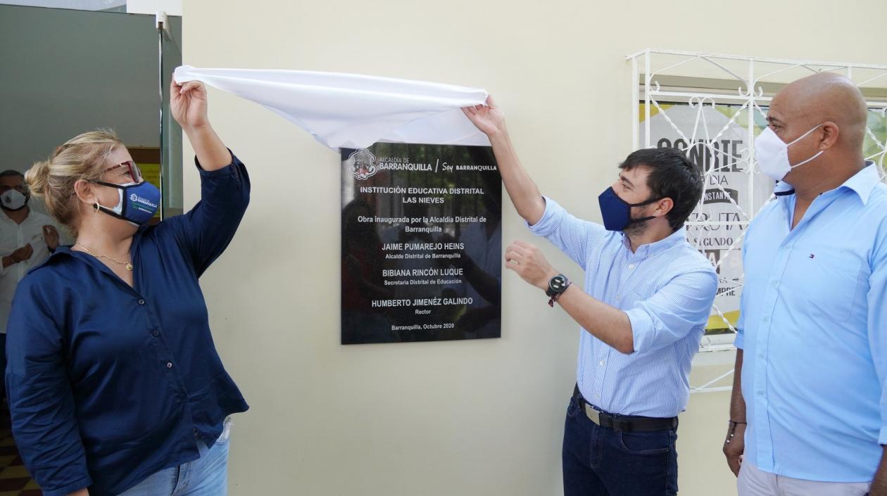 Alcalde devela placa en La IED Calixto Álvarez