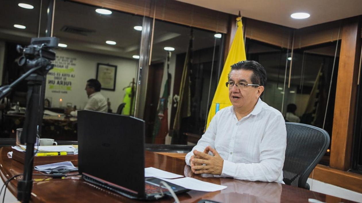 Fernando Ruíz, Ministro de Salud.