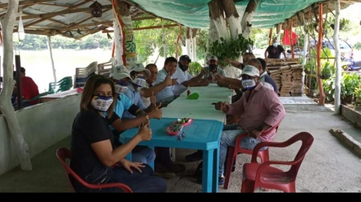 Alcaldesa de Luruaco en la reunión con concejales el 12 de junio.