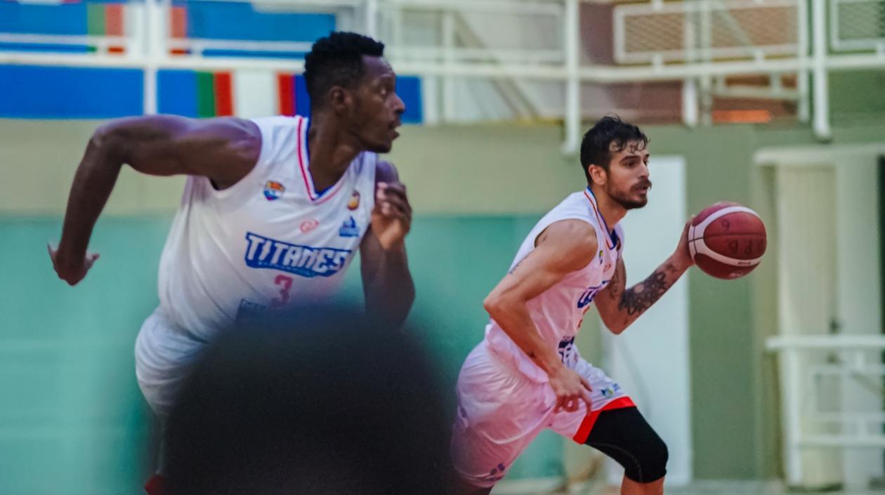 Juan Diego Tello y Salem Safar, durante el juego.