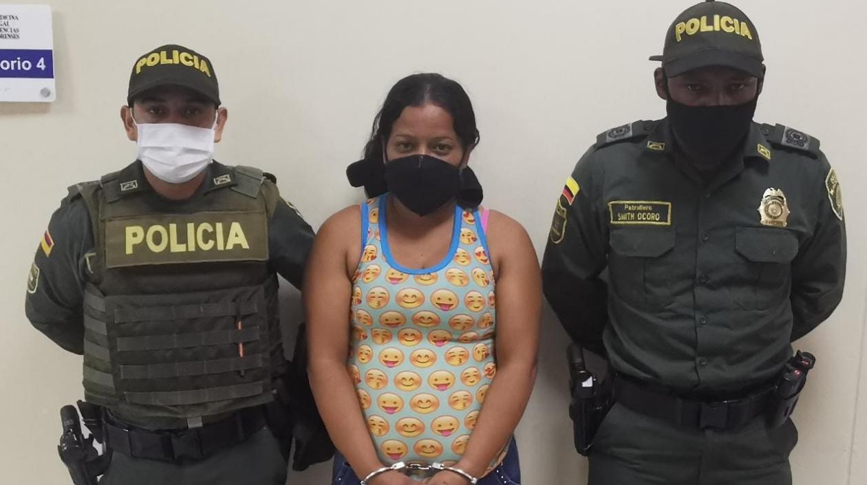 Olga Sandoval Viloria al ser capturada por la Policía. 