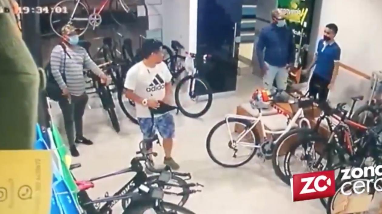 Momento del atraco en el norte de Barranquilla. 