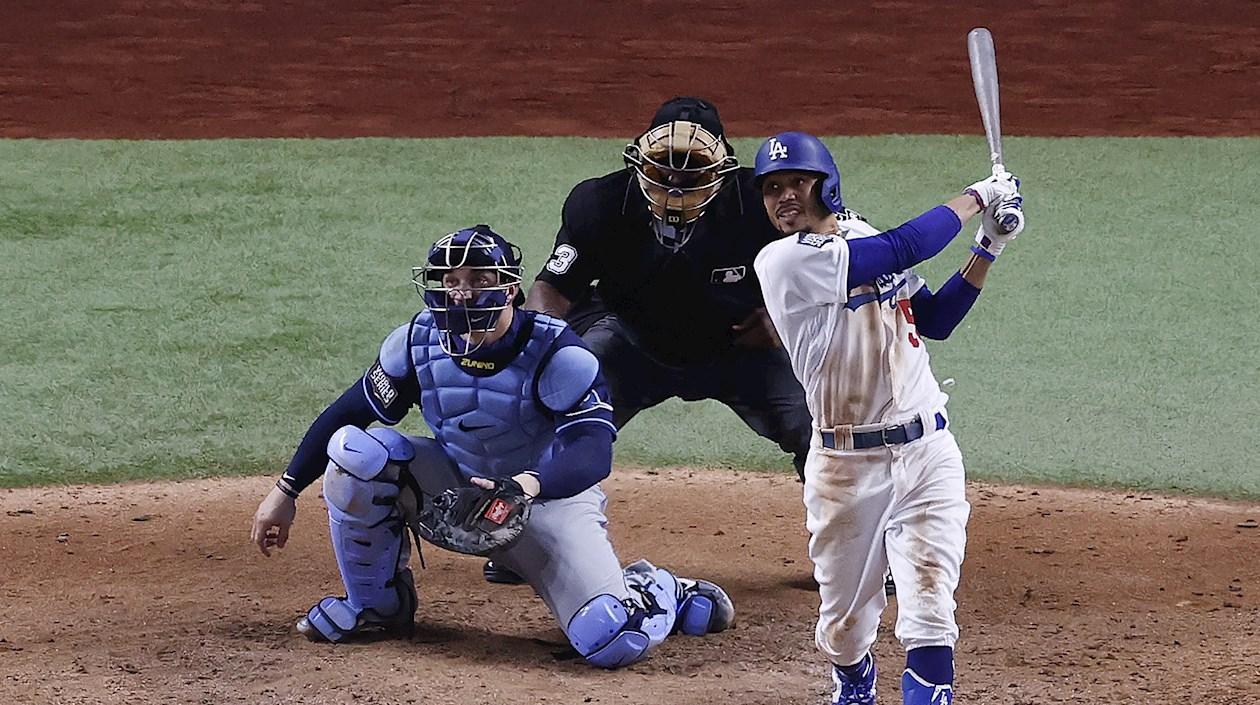Mookie Betts conectó cuadrangular solitario para los Dodgers. 